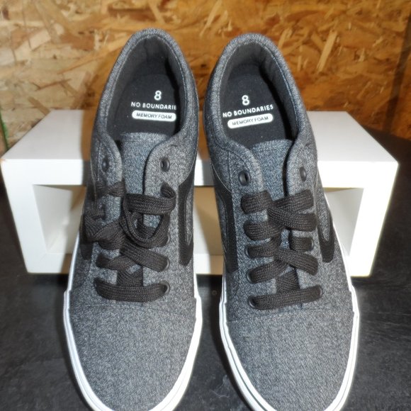 NWOT No Boundaries Memory Foam Gray/Black Shoe - Size 8 - Picture 2 of 4